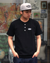 画像をギャラリービューアに読み込む, OG CLASSIX / OG EMB HENLEY NECK TEE (BLACK)