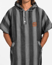 画像をギャラリービューアに読み込む, McQueen The Digs Changing Poncho