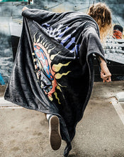 画像をギャラリービューアに読み込む, Sublime x Slowtide / 40 OZ Plush Fleece Throw
